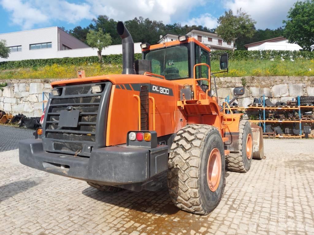 Doosan DL 300 Cargadoras sobre ruedas