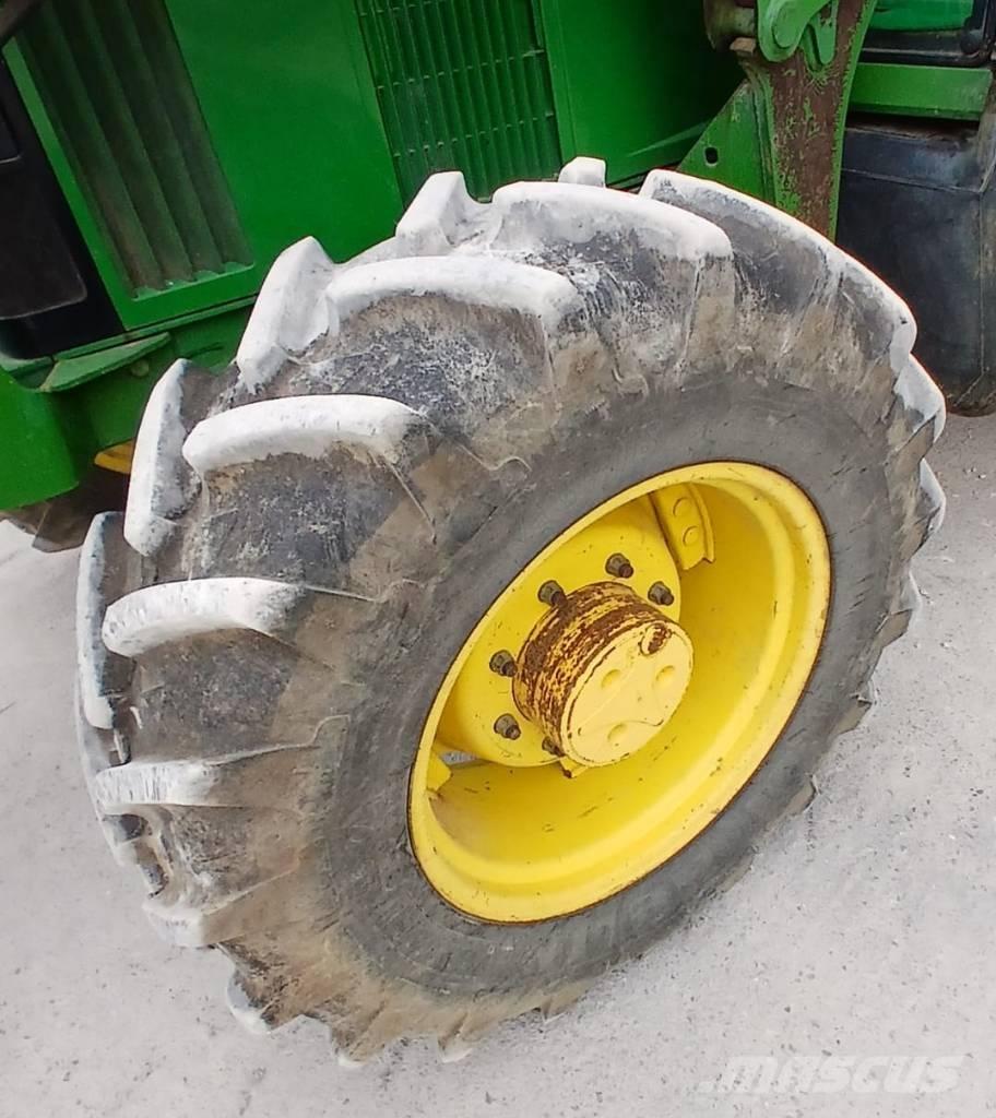 John Deere 6110 Tractores