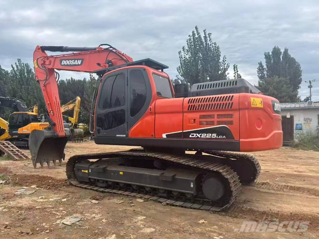 Doosan DX 225 Excavadoras sobre orugas