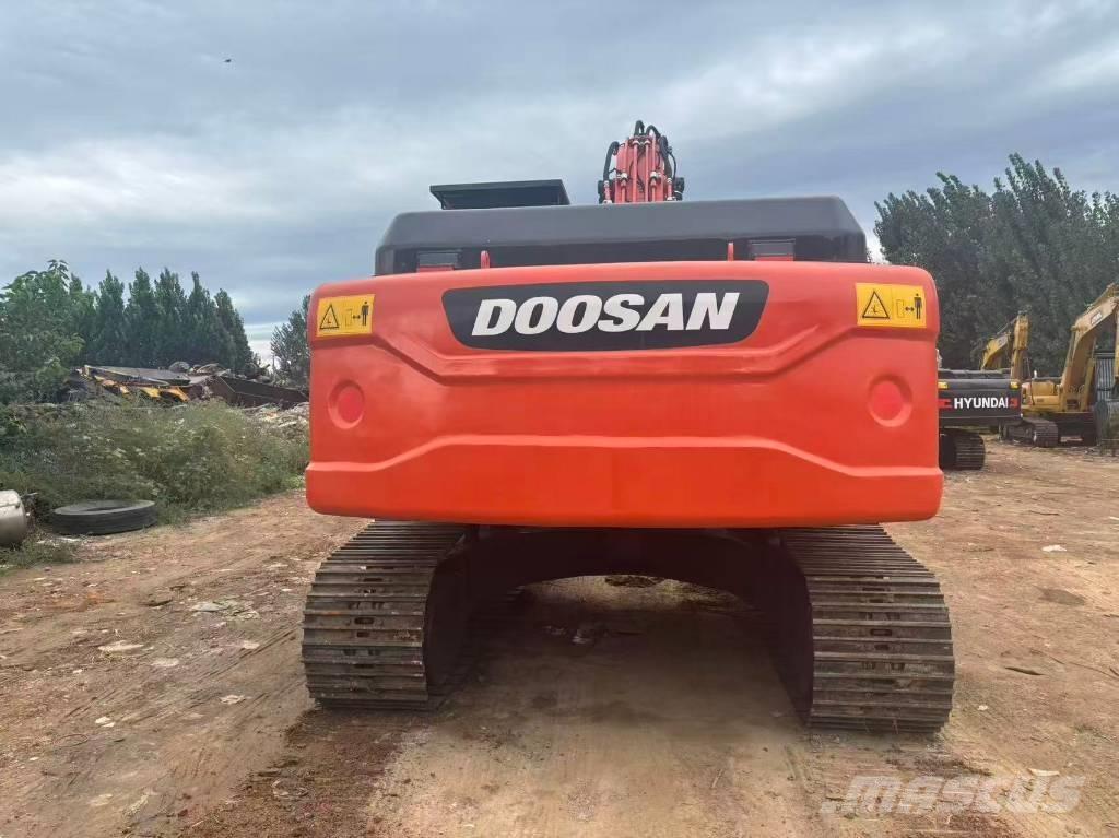 Doosan DX 225 Excavadoras sobre orugas