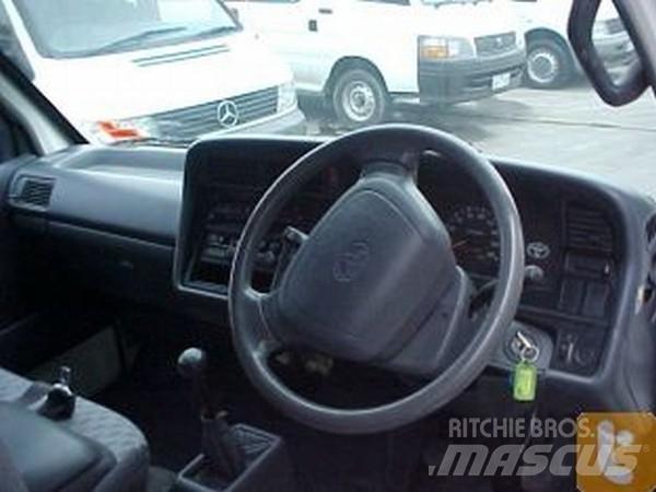 Toyota HIACE RZH103R Furgonetas cerradas