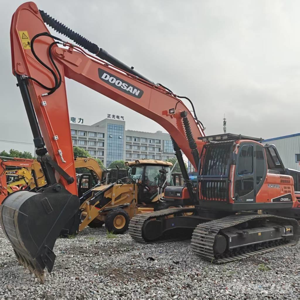 Doosan DX 225 LCA Excavadoras sobre orugas