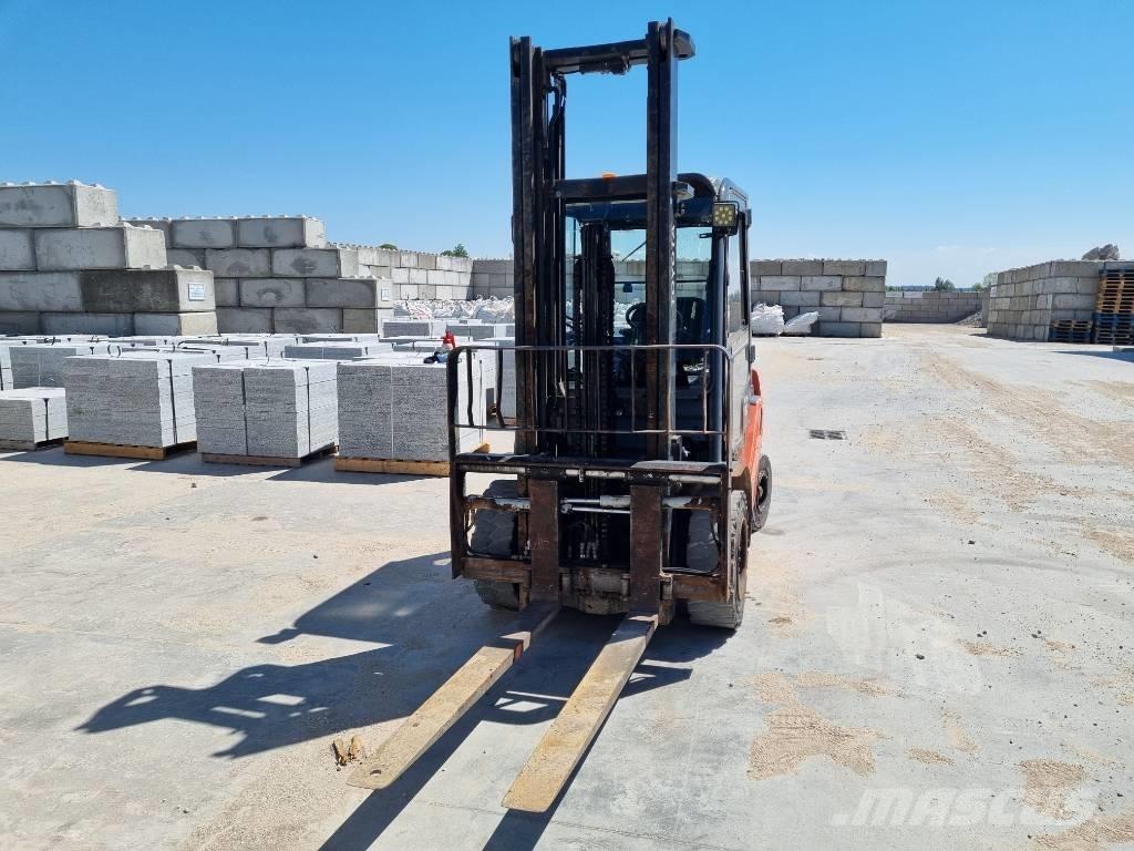 Toyota 02-8 FD F 30 Camiones diesel