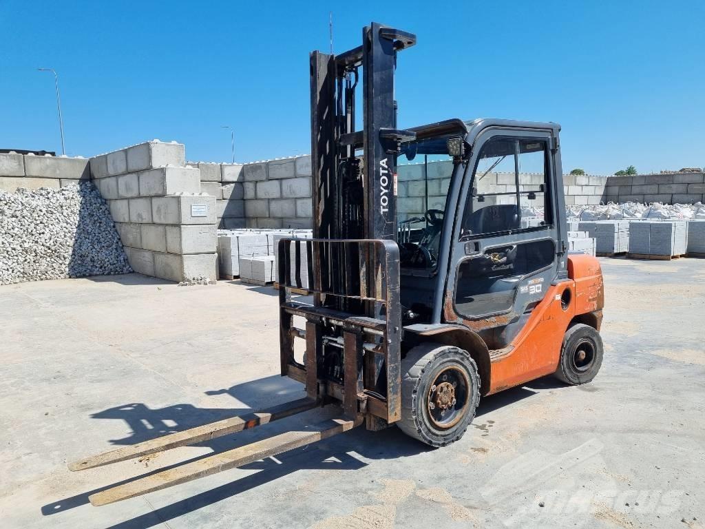 Toyota 02-8 FD F 30 Camiones diesel