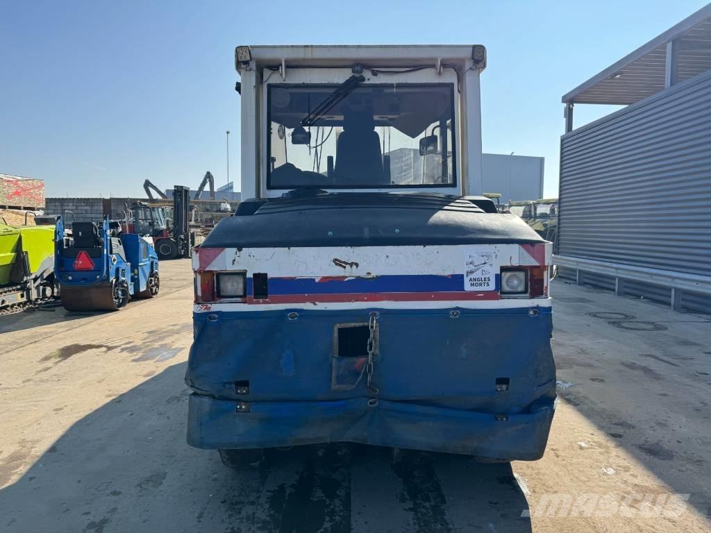 CAT PS-300B Rodillos sobre neumáticos