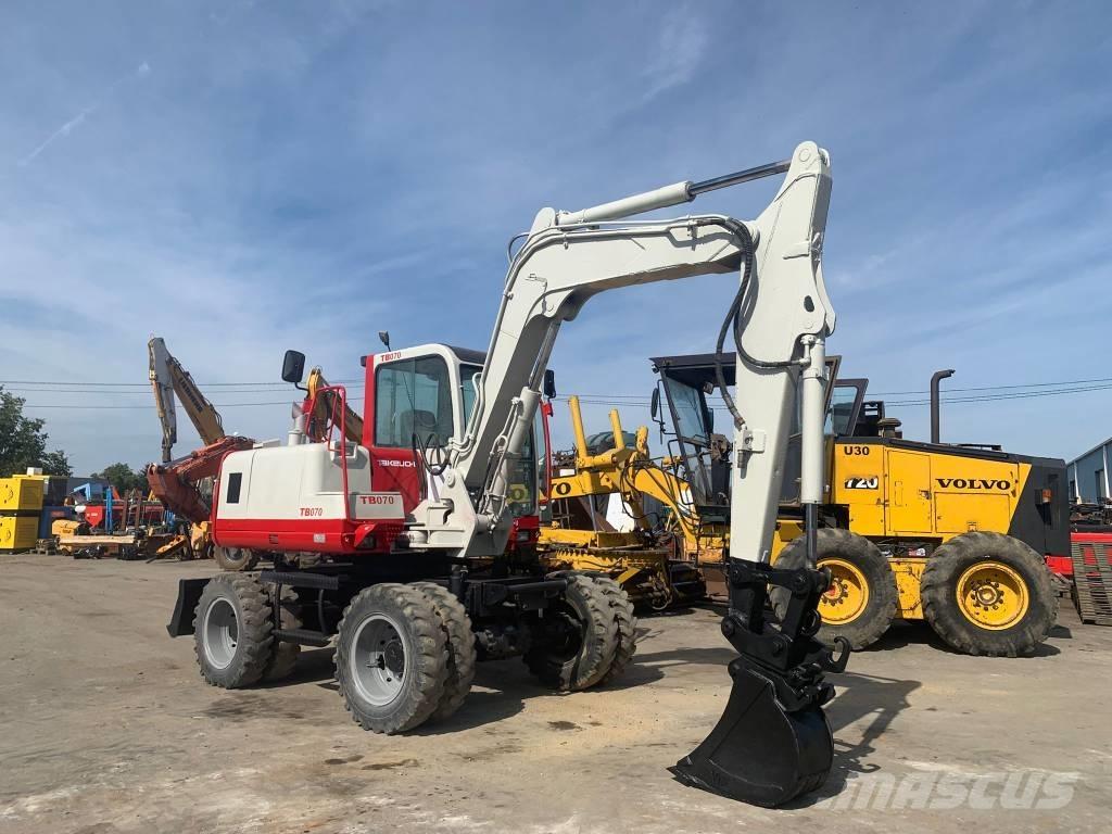 Takeuchi TB070W Excavadoras de ruedas