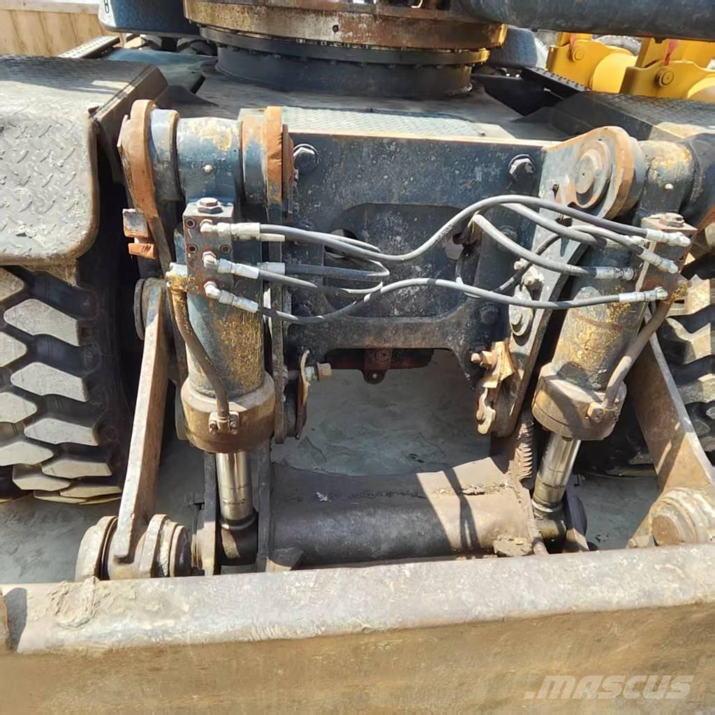 Hyundai R210W-9 Excavadoras de ruedas