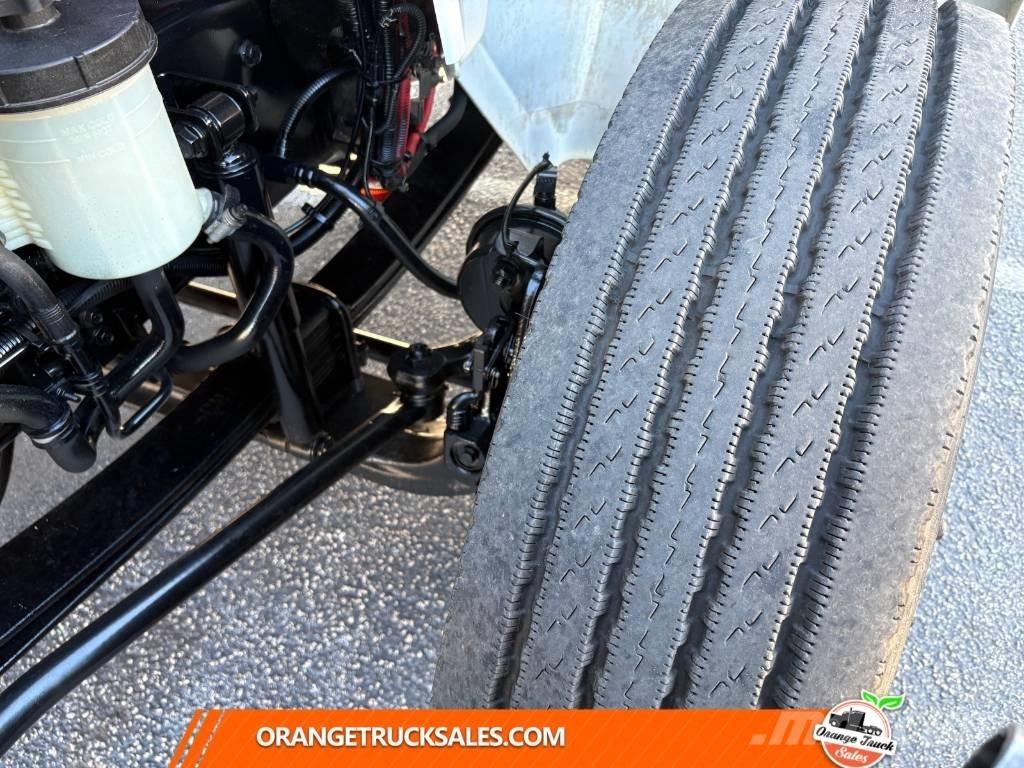 International MV607 Camiones con caja de remolque