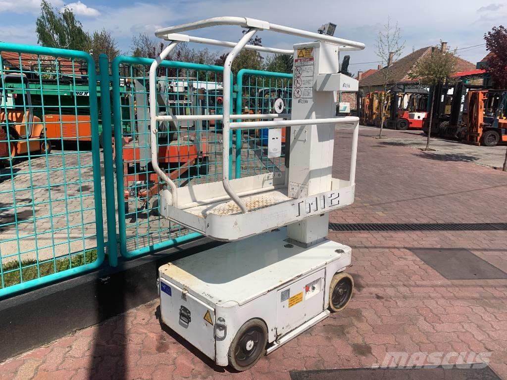 UpRight TM 12   V-2748 Plataformas con jaula de elevación