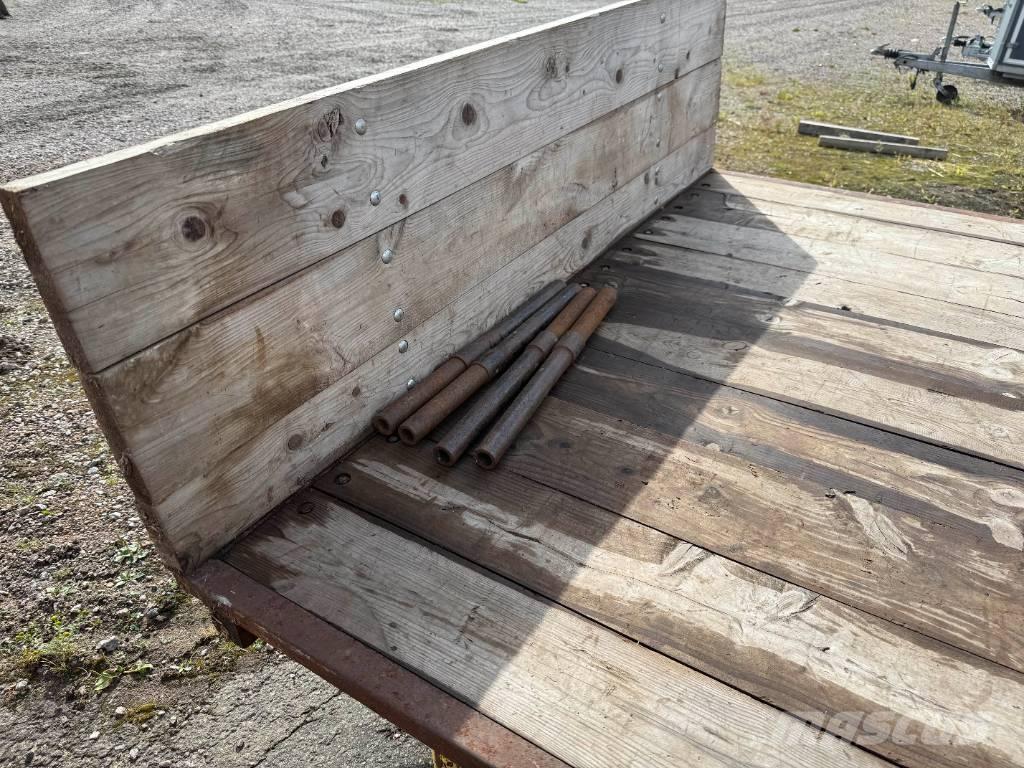  Skogskärra med flak Otros remolques