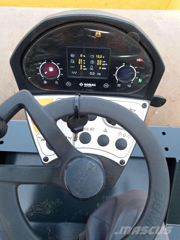 Bomag BW 218 D-5 SL Rodillos de un solo tambor