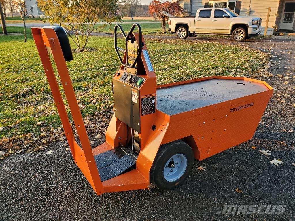 Taylor-Dunn SC090 Camiones con grúa