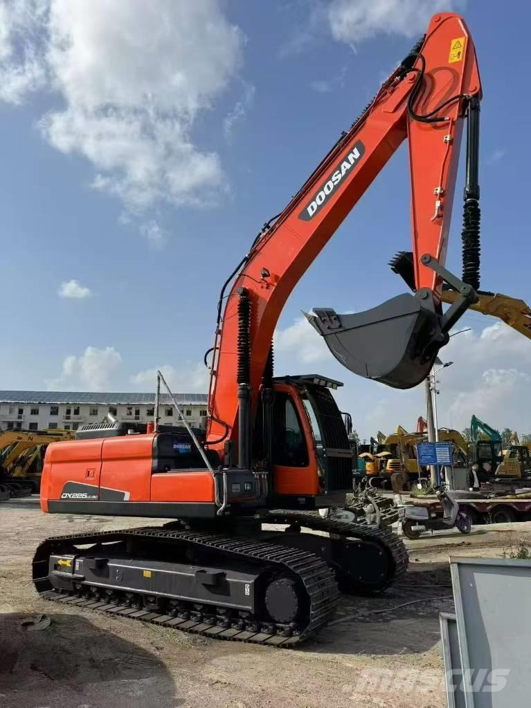 Doosan 225 LCA Excavadoras sobre orugas