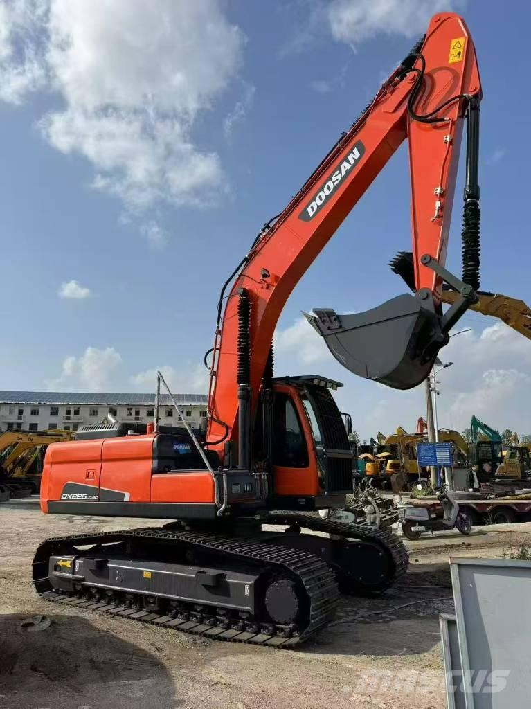 Doosan 225 LCA Excavadoras sobre orugas