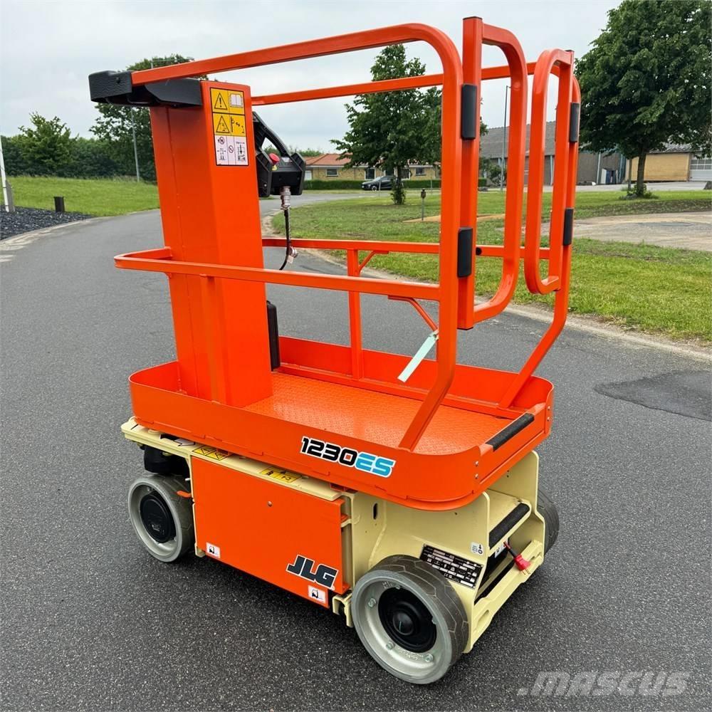 JLG 1230 ES Plataformas con jaula de elevación