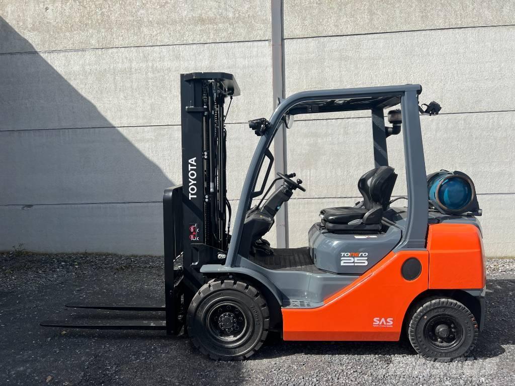 Toyota 02-8 FGF 25 Camiones LPG