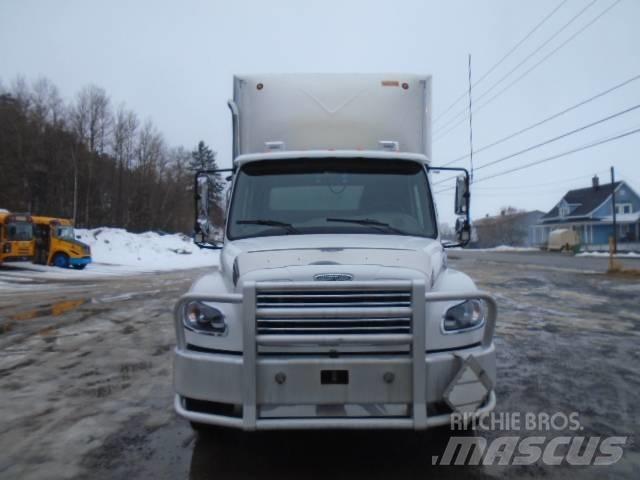 Freightliner M2 106 Camiones con caja de remolque