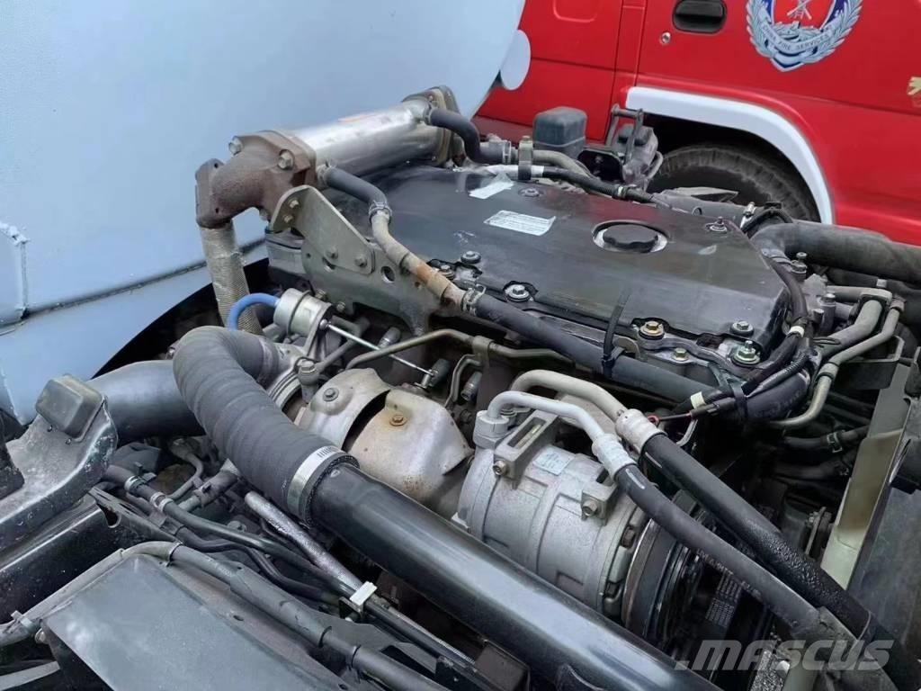 Isuzu ELF 4x2 Camiones cisterna