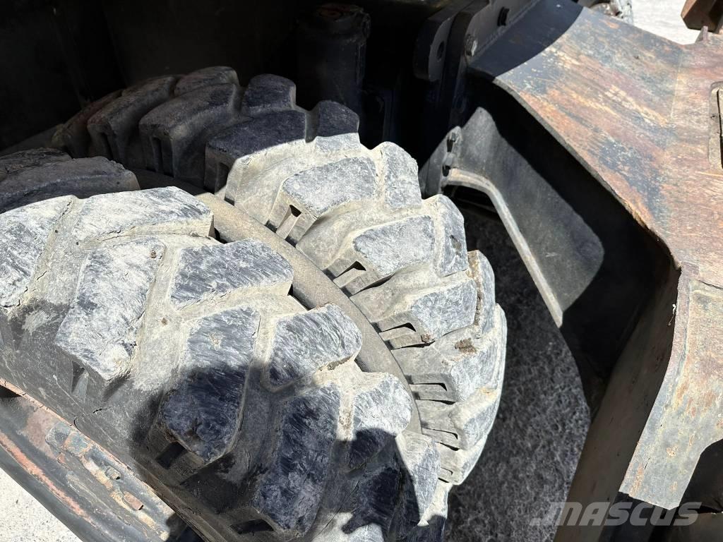 Komatsu PW130 ES-6K Excavadoras de ruedas