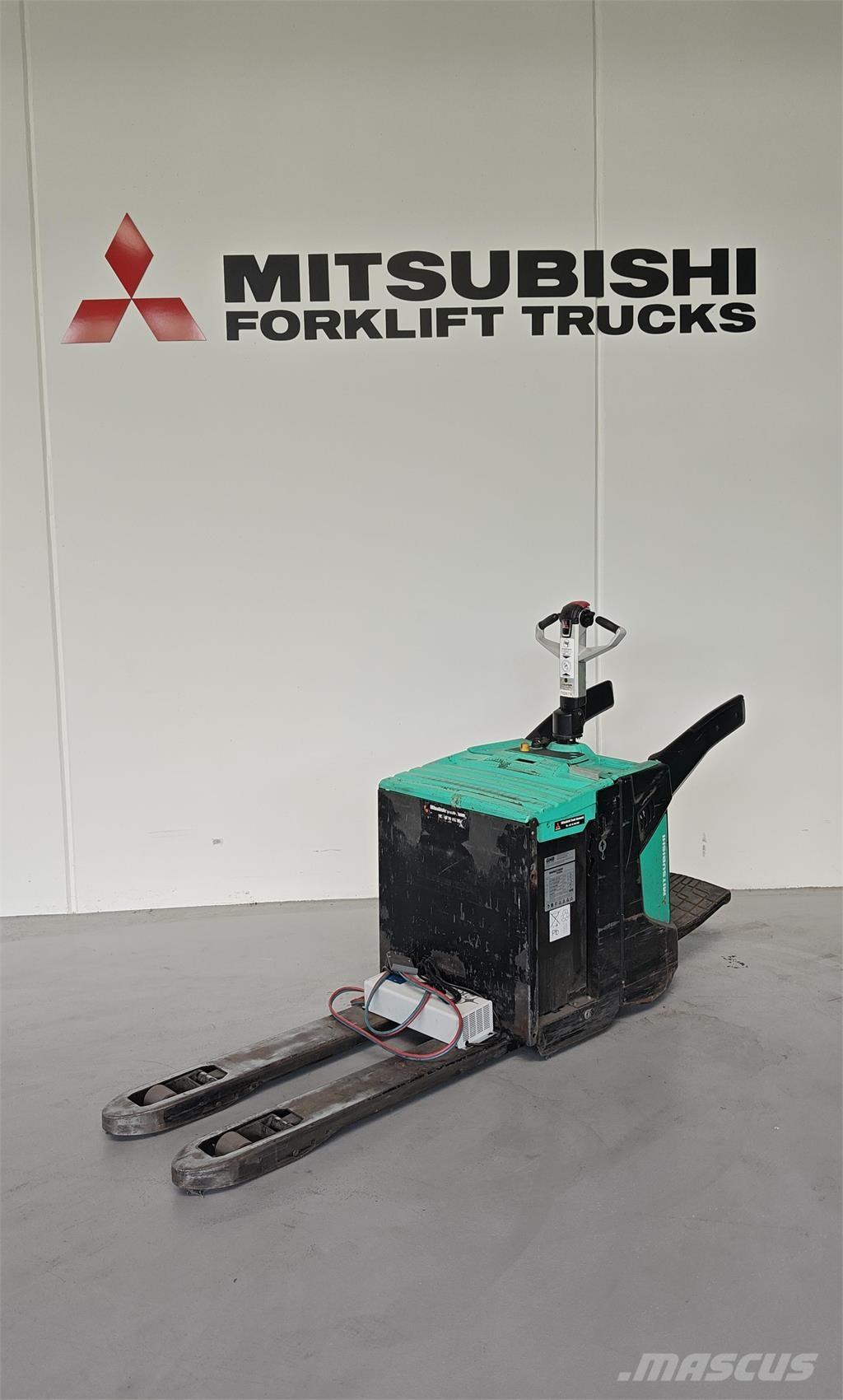 Mitsubishi PBV20N2 Camión con plataforma