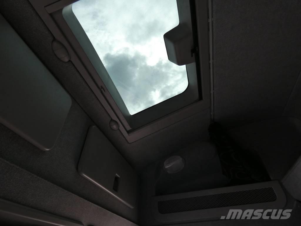 Iveco 180E 28 Camiones con caja de remolque