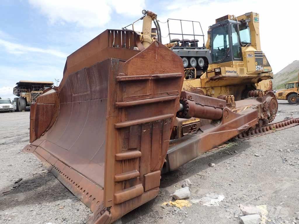 Komatsu D 575 A-3 Buldozer sobre oruga