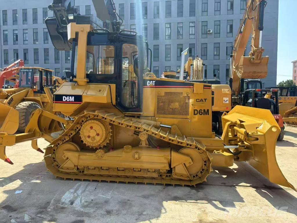 CAT D 6 M Buldozer sobre oruga