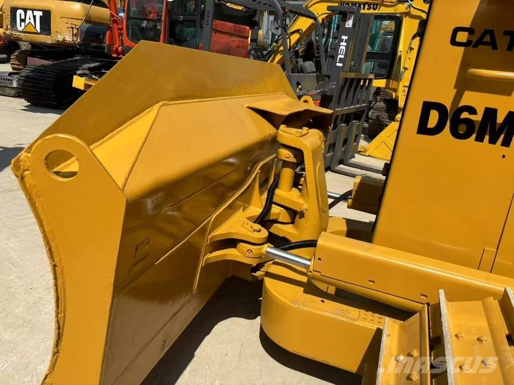 CAT D 6 M Buldozer sobre oruga