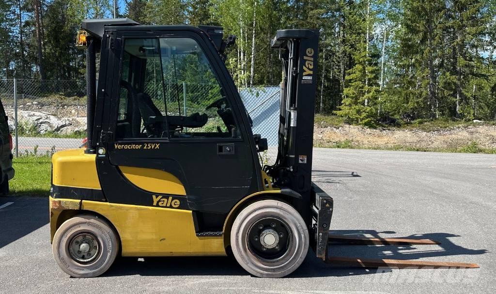 Yale GDP 25 VX Camiones diesel