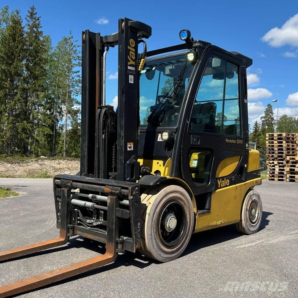 Yale GDP 25 VX Camiones diesel