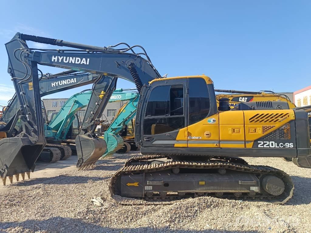 Hyundai 220LC-9s Excavadoras sobre orugas
