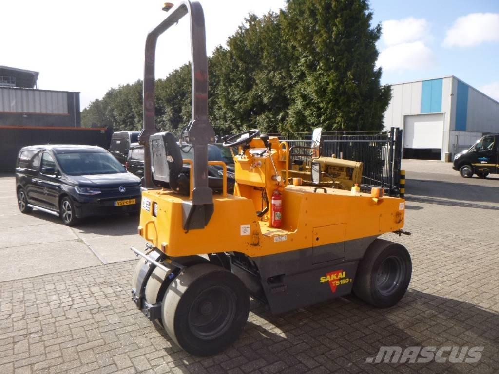 Sakai TS160-2 Rodillos sobre neumáticos