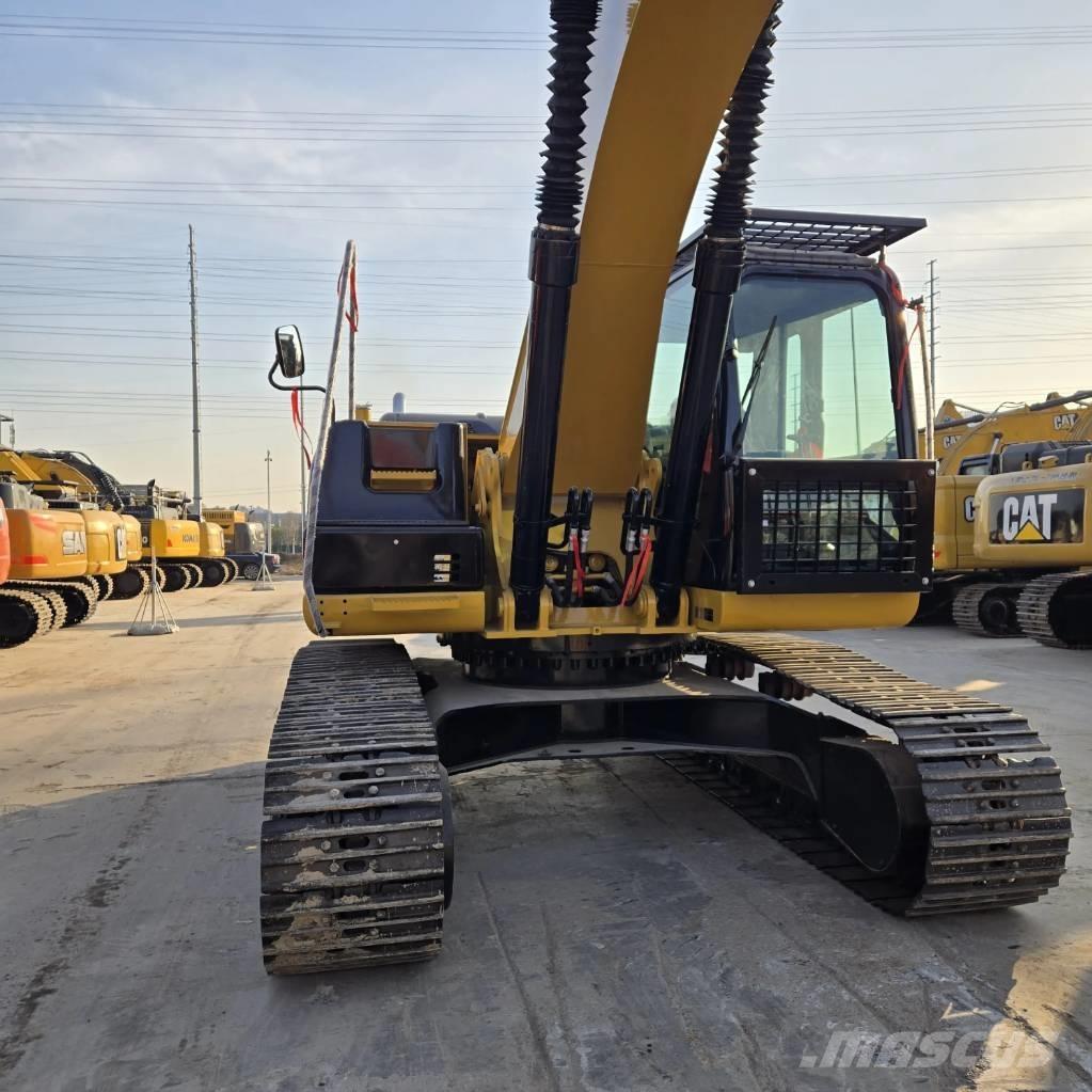 CAT 330 D2 Excavadoras 7t - 12t