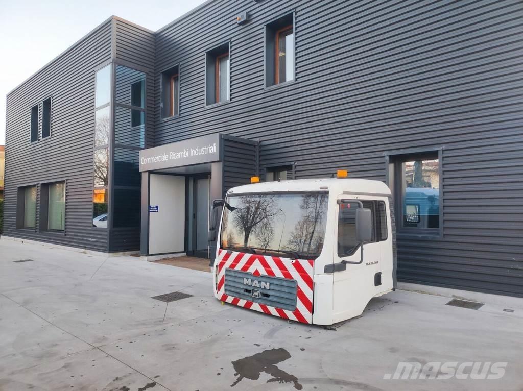MAN MEDIUM Cabinas