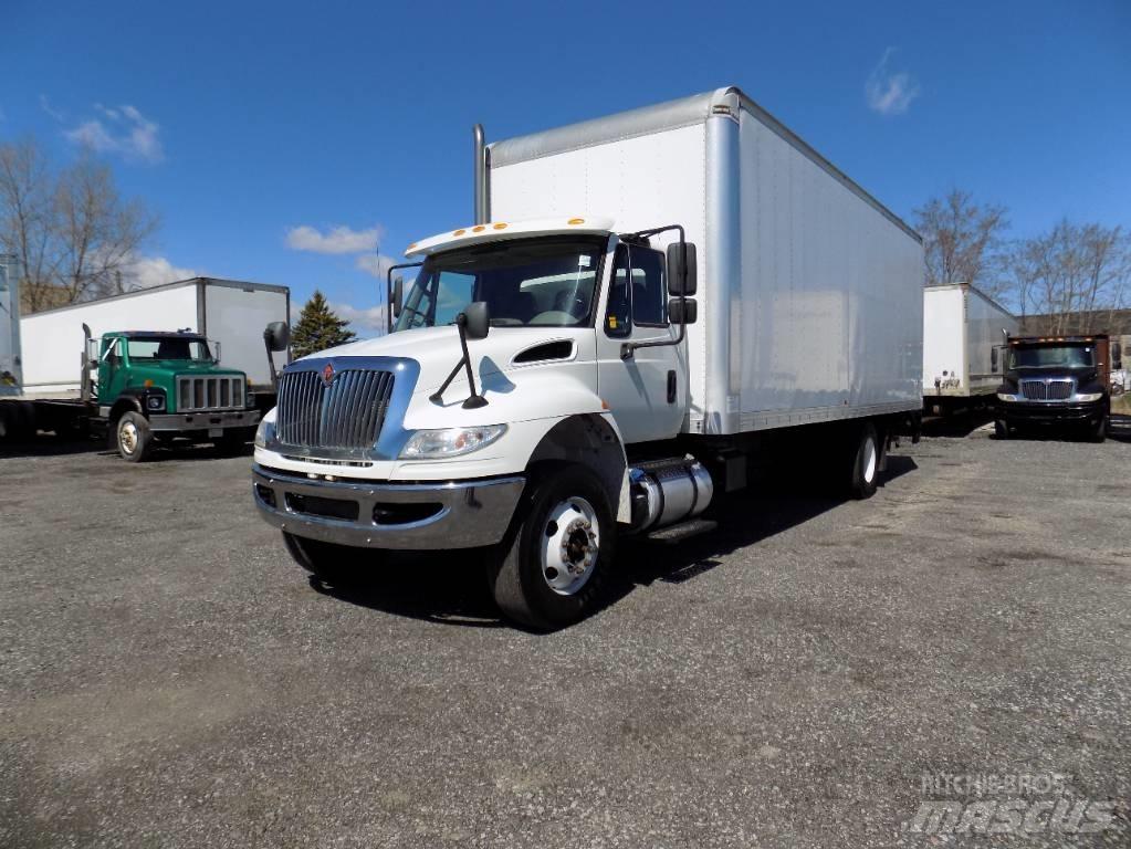 International 4300 Camiones con caja de remolque