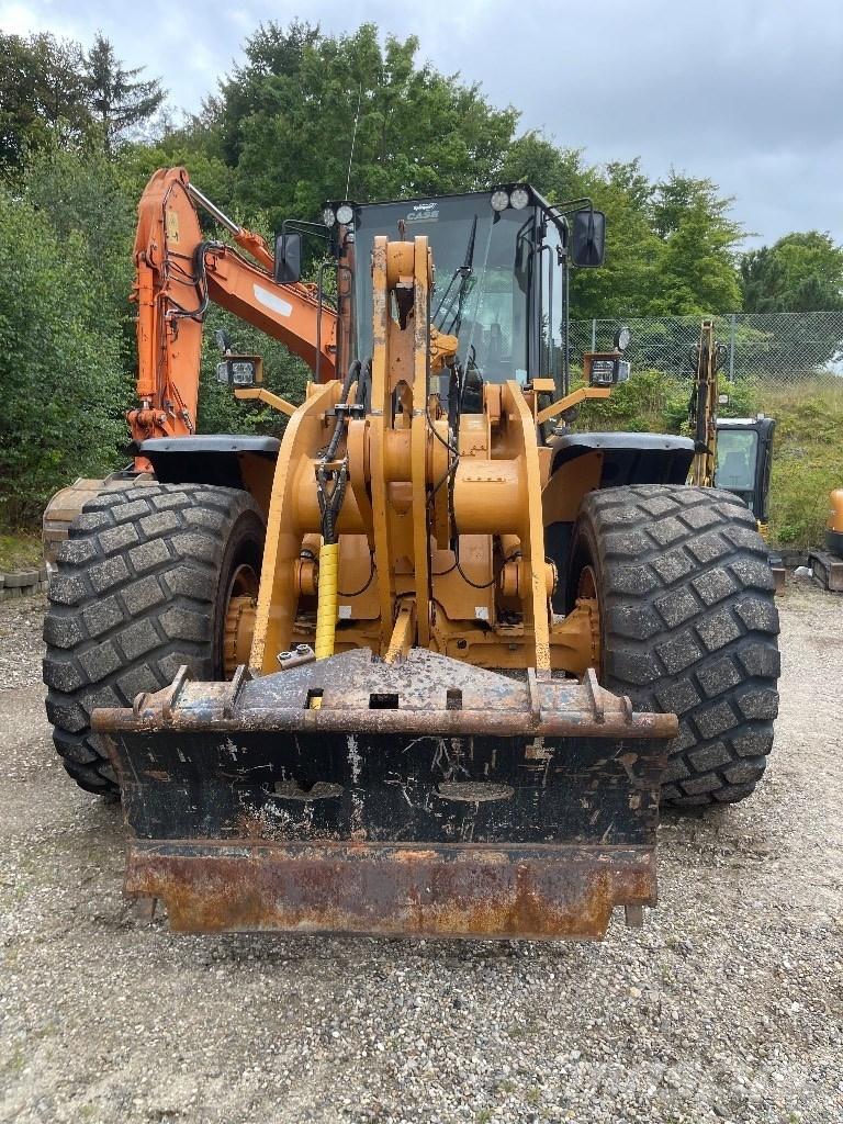 CASE 821 E Cargadoras sobre ruedas