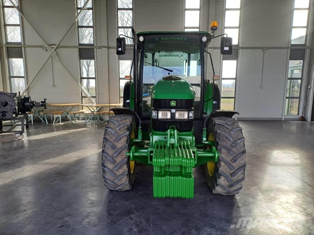 John Deere 5100 R Tractores