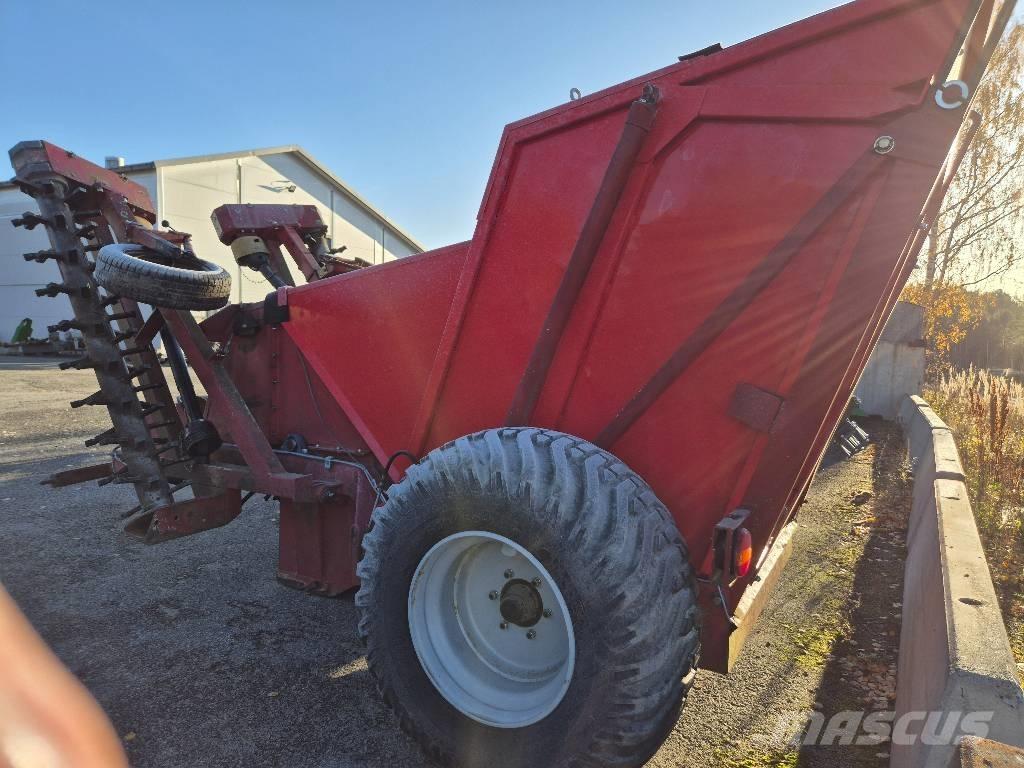 Juko Kivi-Karhu 4 Recolectoras de piedras