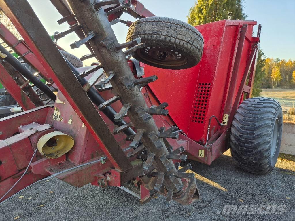 Juko Kivi-Karhu 4 Recolectoras de piedras