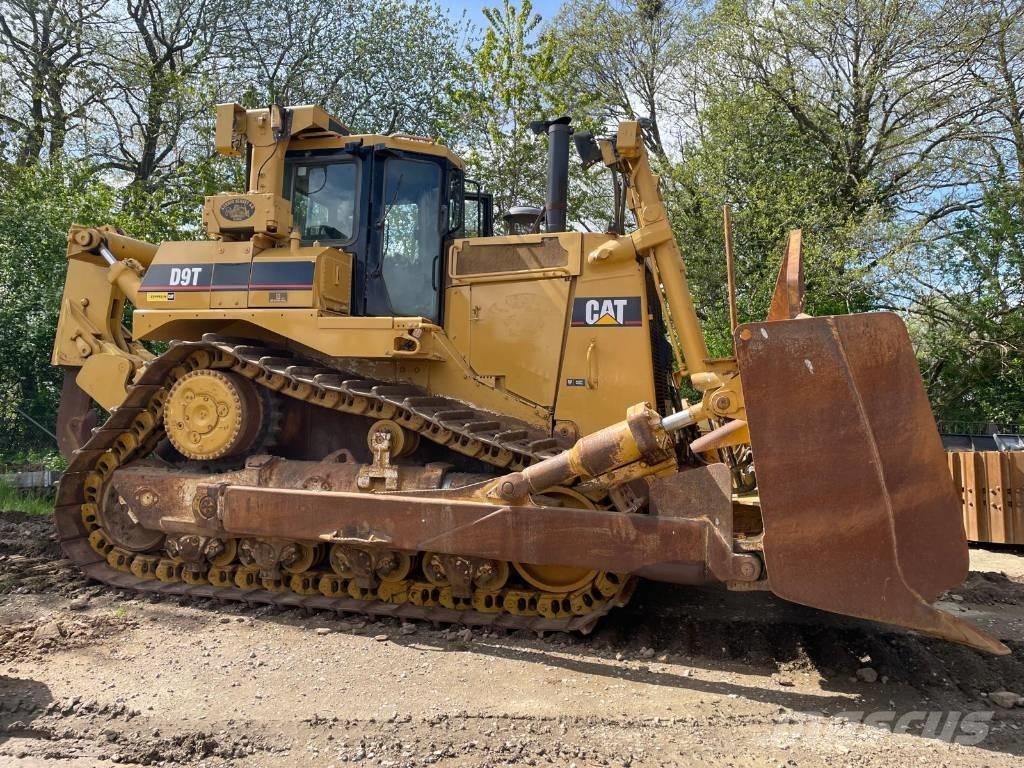 CAT D 9 T Buldozer sobre oruga
