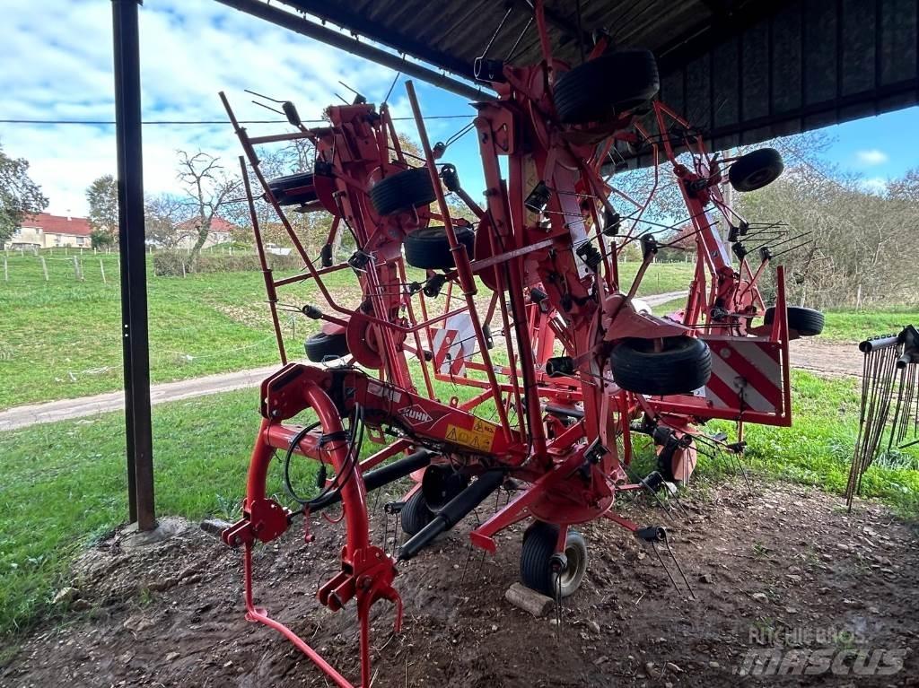 Kuhn GF8702 Rastrilladoras y rastrilladoras giratorias