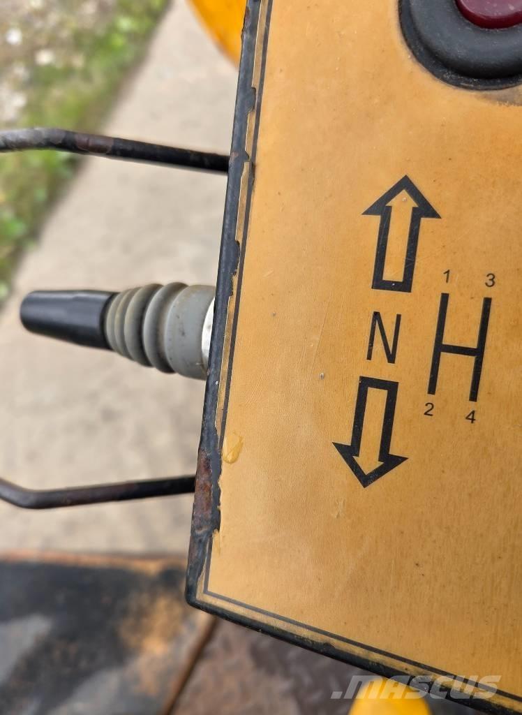 JCB 6 TST Vehículos compactos de volteo