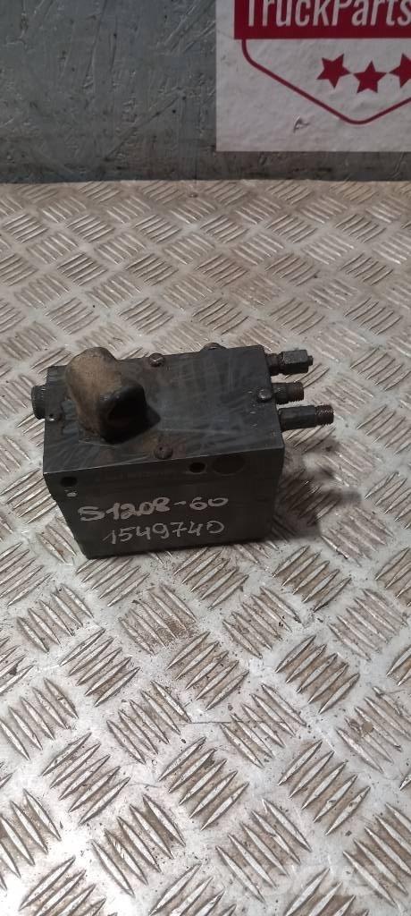 Scania 94 D.    1549740 Hidráulicos