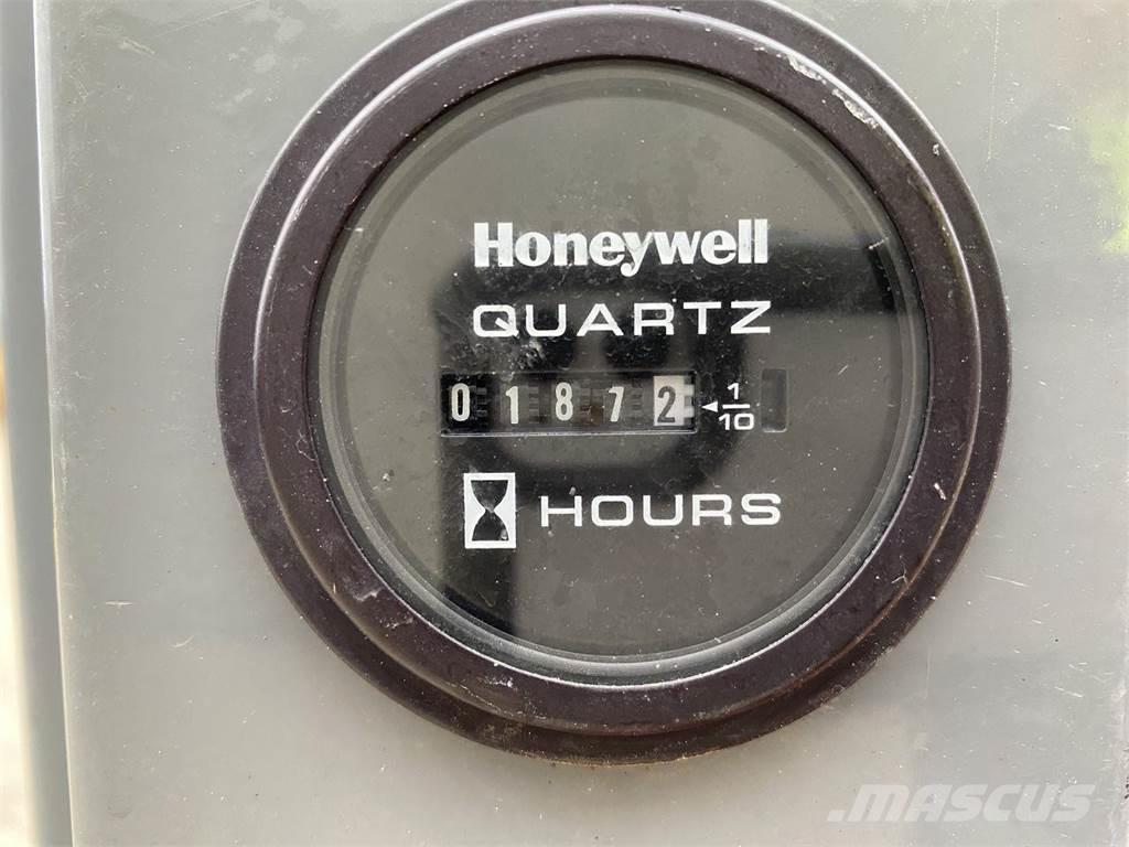 SkyJack SJ16 Plataformas con jaula de elevación