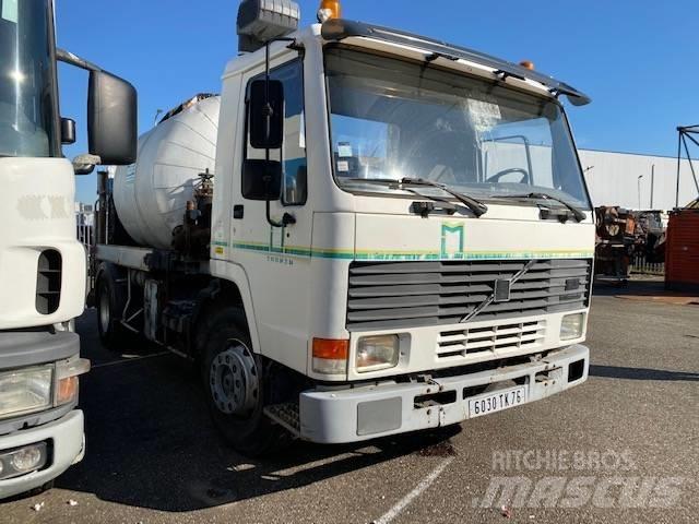 Volvo FL7 Rociadoras de asfalto