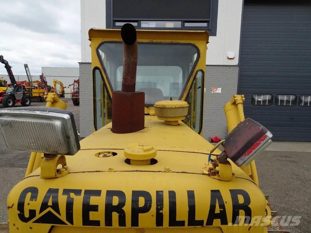 CAT D4D Buldozer sobre oruga