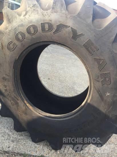 Goodyear 650/75R32 Llantas