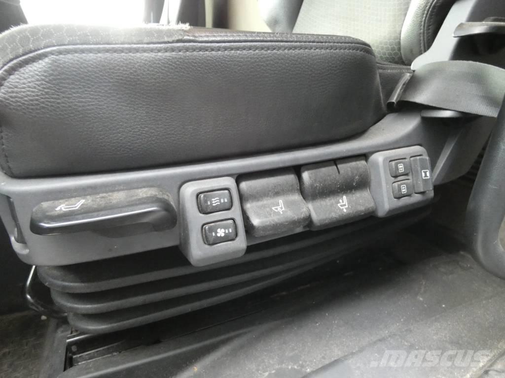 Scania P 250 Camiones de cama baja