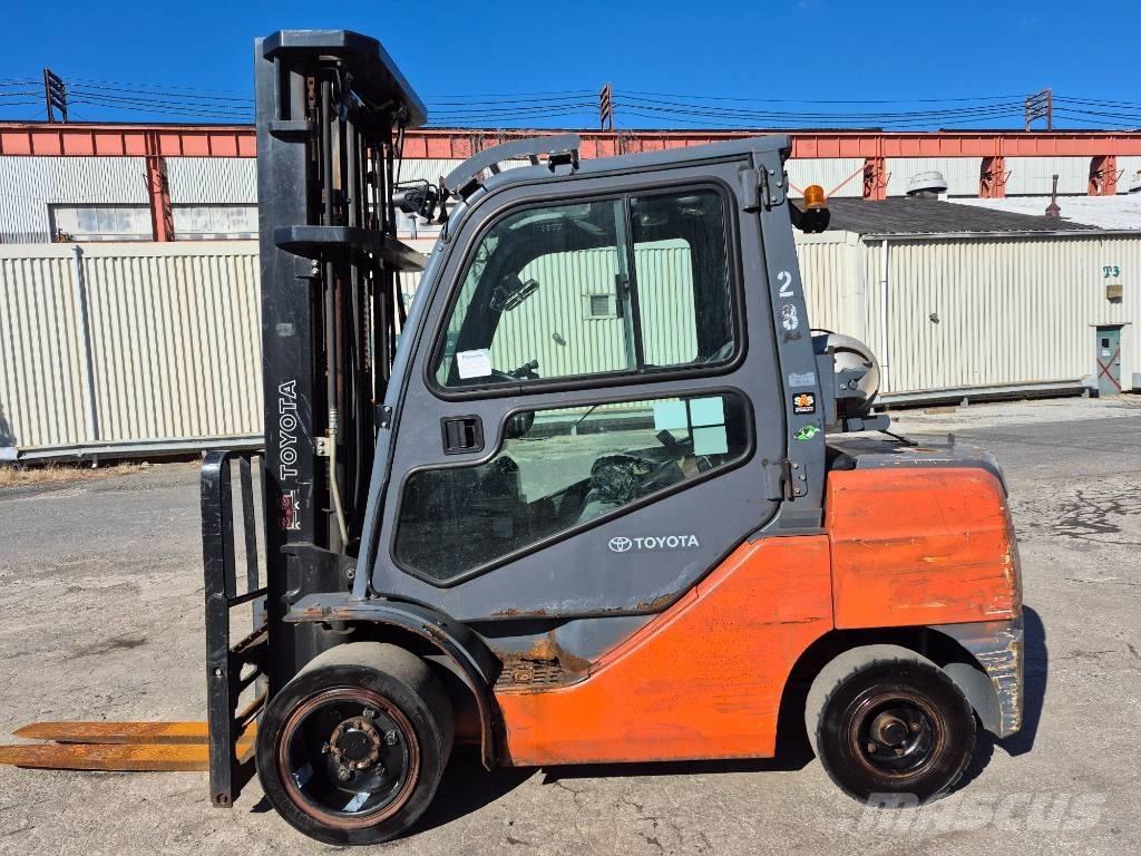 Toyota 8 FGU 32 Montacargas - otros