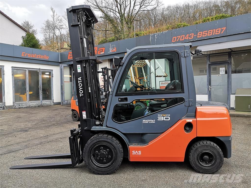 Toyota 02-8FDF30 Camiones diesel